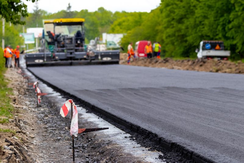 Benefits Of Commercial Asphalt Paving For High-Traffic Properties